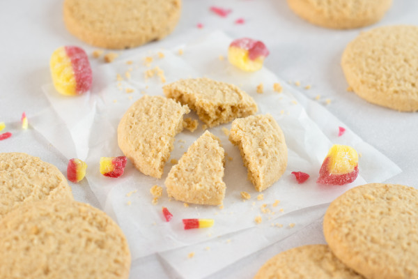 Rhubarb & Custard Luxury Biscuits